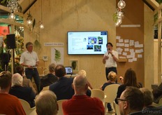 Peter van der Pol en Lodewijk Hoekstra houden een presentatie over 24/7 Green.
