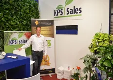 Marco Stolze van MS Sales. MS Sales & Consultancy BV werd onlangs door de Nationale Business Succes Award uitgeroepen tot branchewinnaar 2015 in de bloemen- en plantenconsultancybranch. Binnenkort zal Marco te zien zijn in een nieuwsitem over ondernemerschap op RTL, vertelt hij trots