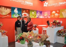 Lyana Odinokaja, Henkjan van Essen en Jasja van Winkel bemanden de stand van Dillewijn Zwapak