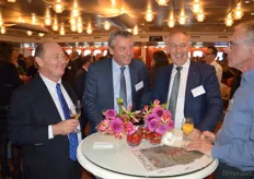 Robert Roodenburg, voorzitter VGB; Dick Hylkema van LTO Glaskracht Nederland, Leo van der Zon van Floricode en Loek Barendse van FloraHolland