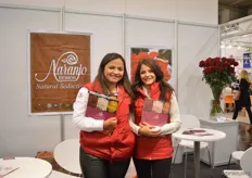 Angela Contreras en Claudia Nevado van Naranjo roses, een Evuadoriaanse bloemen kweker. Dit jaar staan ze voor het eerst op de IPM. De reden hiervoor: ze willen hun volumes naar de Europa vergroten.