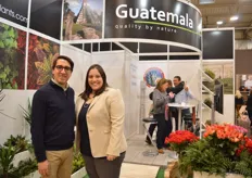 Fernando Cabarros en Claudia de Leon Aguirre van Guatemala Pacit.