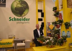 Ste-be is een Duits bedrijf dat jonge planten produceert. Het bedrijf doet veel zaken met Schneider Youngplants, en zodoende is het geen wonder dat we Armin Lauer in de stand aantroffen.