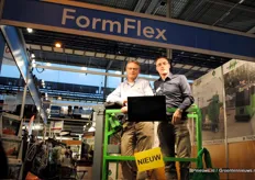 Fred Odenkirchen en Ruud Grootscholte demonstreren de nieuwe Formflex/Metazet wagen