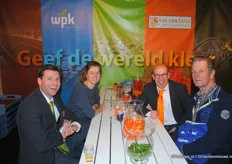 Drie lachende en een serieus gezicht bij Van der Lugt/WPK - waar kan dat toch aan liggen..