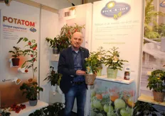 Leo Swart van Plantenkwekerij Vruegdenhil presenteert de nieuwe aanvulling op het Pick and Joy assortiment: de gele tomaat.