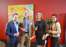 Ivo van den Acker (VGB), Hendrico den Brabander en Gabrielle Fabroo (Noviflora) en Mieke van Berkel (FloraHolland)