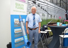 Piet Rutten of Erfgoed next to the ErfGoed's new, mechanically-driven valve. The also had a booth at Florensis.