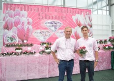 Bart Kuyer and his son Rick of Varinova. Rick is holding the Merita. This is a new mid series in the brilliant colours shine of Varinova. It is still in it test phase.