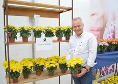 Hubert Brandkamp of Brandkamp showcasing the new Pemba variety; the Pemba Yellow. This is a new color in the Pemba series of Brandkamp, that is known for its uniform growth habits.