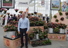 Dwight Deppen of the German breeding company Benary. Presenting the assortment together with Volmary at the location of Kebol, both of them had lots of space at their disposal to show their best. At Benary, the new market introductions are numerous, among which the petunia Succes series - which is characterized by uniform flowering - and the begonia series Big - boasting 'superior qualities in every respect' - stand out.