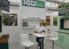 Ivo Breugelmans, MeeGaa Substrates. Het bedrijf, gespecialiseerd in substraten voor allerlei teelten, is vooral sterk op het gebied van bijzondere teelten zoals die van de orchidee. En is een voorloper op het gebied van bio-teelt, aldus Ivo.