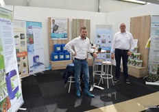 Maarten van Haagen van Houwelings en Ronald Vervloed van Gebr. Eveleens. Beide bedrijven werken veel samen en presenteren daarom gezamenlijk de oplossingen op het gebied van gewasbescherming en waterzuivering.