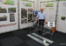 Floor van Schaik maakt allerlei oplossing voor veel voorkomende kwaaltjes op de boomkwekerij. Zoals het Trees&StamRack, met name in Duitsland een geweldige hardloper, dat zorgt dat planten niet omwaaien..