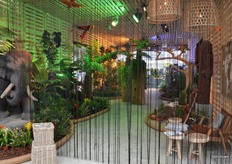 Een 'house of inspiration'; een jungle-achtige oase met tjilpende vogeltjes en, uiteraard, (tropische) planten.