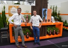 Paul Bremmer en Richard Bregman van Bremmer Boomkwekerijen. Een van de producten in het assortiment is de Sequoiadendron giganteum, de in potentie grootste boom ter wereld.