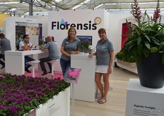 Jorien van Engelenbrug en Yvonne van Rijn van Floresis. De vermeerderaar won 4 prijzen voor verschillende noviteiten - een opsteker na een prijzen-loze voorgaande editie