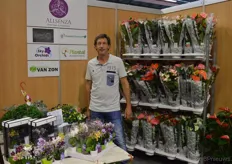 Louis van Dijk doet de verkoop voor een aantal kwekerijen, waaronder ook voor Kwekerij de Look, een onlangs opgerichte kwekerij door Gijs van Adrichem