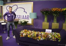 Niels Tesselaar. 'Welcome, take a seat', staat er op het bordje. Het zal vast lekker zitten...