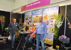 Peter, Diana en Beau Sinneger en Timo Steenwijk van zomerbloemenkwekerij Steenwijk Abbenes