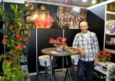 Willem Brouwer met de Crown Jewels van het bedrijf, bloemen waar de consument zich vaak van afvraagt waar ze te kopen.