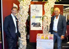Jan Valstar en Theo Ammerlaan in een gezamenlijke stand van Star Orchids, Theo Ammerlaan Orchideeën en Orchideeënkwekerij Ronald Ammerlaan