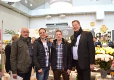 Göran Basjes (on the right) of Kordes Rosen with the team of Wans Roses that is visiting the show.