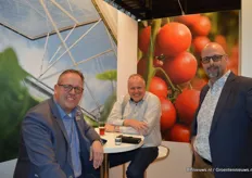 Klaas Jan de Ruiter van Low & Bonar, Martin Meuldijk van Royal Brinkman en Robert Vink van Alumat Zeeman, zijn aan het HortiContacten…