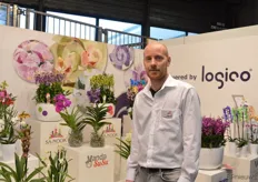 Frank Monna van Sa-Nook staat in de stand van Logico, waar alle aangesloten kwekers hun producten presenteren.