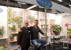 Jan van Heijst en Michael Voskamp van Vreugdenhil presenteren de eetbare bloemen (bloom Bites), eetbare groenten (Pick & Joy) en 2 in 1 plant (Potatom).