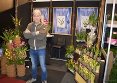 Peter Tesselaar van Top-Orchid. De kweker is goed te spreken over de aandacht vanuit de markt voor kleine en bijzondere orchideeën, zoals de epidendrum