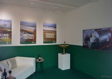 Ook geven ze een kijkje in Danzigers verschillende productie locaties over heel de wereld.