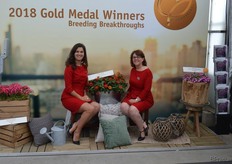 Ann Jennen en Sally van der Horst, FleuroSelect, uiteraard ook weer van de partij bij Takii in De Kwakel