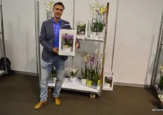 Marco Hartensveld van Stolk Flora, dat een nieuw concept bedacht heeft & op de markt zet: de 'Angel' orchidee verpakt in een en mooie showdoos, zo door de consument mee te pakken.
