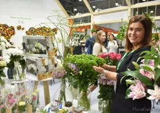 Annemarie Looije of FloraHolland is showing some other novelties. Pastel colours gain a lot of attention, just as the trachelium briba – a popular choice to fill up bouqets.