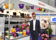 The broad and colourfull assortment of Soparco has gained a fine market for the company. In the photo Adrien Cohen.