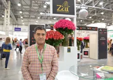 Carlos Xavier Vallejo of Zar. About 30 percent of this Ecuadorian's rose volume is being shipped to Russia. According to Vallejo, the more stable economic situation of the country is increasing the demand for flowers. Last year, the Russians did not dare to take the risk, because of the fluctuating value of the ruble.