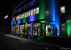 Op 8 november 2017 opende het Amerikaanse bedrijf Decowraps hun nieuwe pand op het Green Park Aalsmeer. De verpakkingsspecialist heeft zich gevestigd op een kavel van 8.000m2.