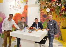 Team Colours of Nature, met Jan van der Ploeg van de veiling (tweede van rechts)