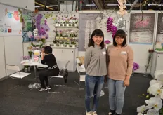 Bella Hsu en Vita Wang van de Taiwanese telersvereniging Taiwan Flowers