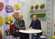 Alain Sauve of Sauve talking with Pierrre Haberschill of Haberschill. This year, he is presenting its new chrysanthemum, series named Zora. It consists of 4 colours that can be mixed easily.