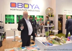 Audun Hem Larsen of Oboya holding on of Oboya’s biodegradale porducts. According to Larsen, they have biodegradable products in their assortment for a while but are now expanding the range.