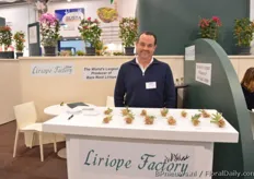 Manfred Robert of Liriope Factory. This US company supplies bare root Lirope mainly to USA and Europe. In both continents, the demand is increasing annually. According to Robert, the demand in Europe increases around 10 percent a year and in the US around 20 percent. Currently, Liriope Factory has 18 varities of Liriope in their assortment.