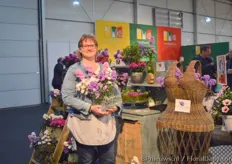 Malene Juhl Jensen of Mystery lading holding the cut asters. This year, these asters will be test intensively and will probably produced commercially in 2019.