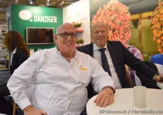 Micha Danziger of Danziger with Toon van dfer Klugt of Klugt Quality plants, who was visiting the show.