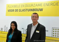 Jacqueline Fernandes-van Lit en Leen Molenaar in de stand van Stedin.