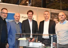 Peter van Loon, Lennard Bron, Meindert Wolters, Marco Graaf en Hans Orgers rondom een WKK-maquette van Jenbacher.