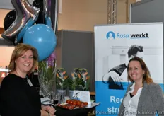 Kitty Ekering en Maaike Vreeswijk in de stand van Rosa Werkt op het start-up paviljoen.