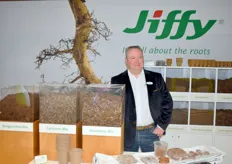 Erik Swertz van Jiffy met een grondsoort voor iedere plant