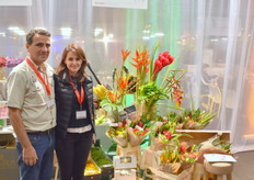 Dhr. & Mvr. De Saenz van Magic Flowers uit Equador toonde ook hun kleurrijke assortiment aan bloemen.